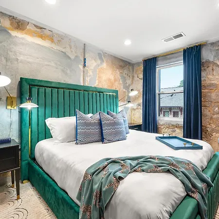 Opulent Loft On Main St -Walk To Stone Mtn Park! Appartement